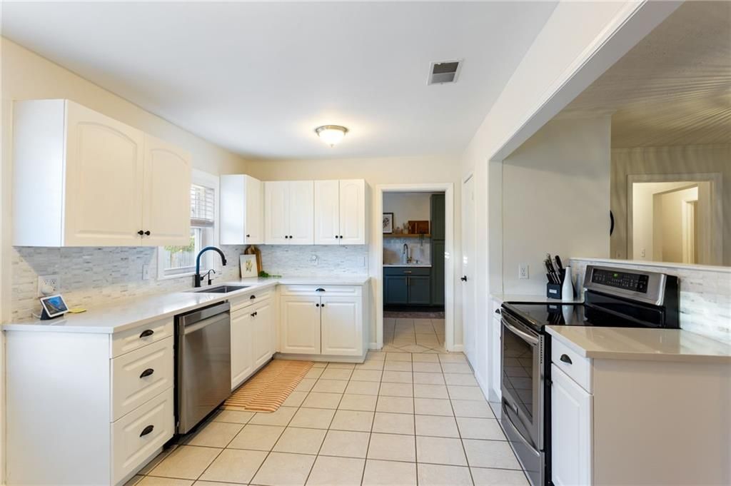 Photo of 1060 McLinden Avenue SE, Smyrna, GA 30080 (MLS # 7703891)