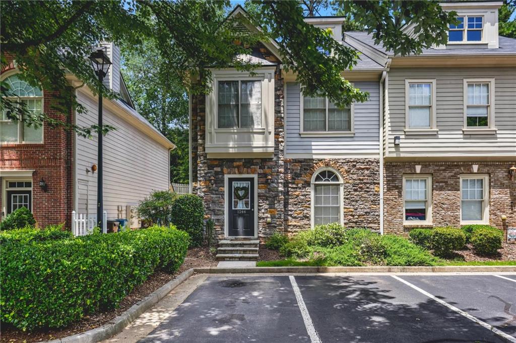 1244 Harris Commons Place