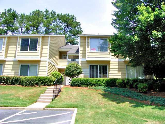 OWNER/AGENT. PRICE INCLUDES ALL FURNITURE (OPTIONAL), WITHOUT FURNITURE: $122,000. COMPLEX STRUCTUAL REMODELED, UNIT ENTIRELY RENOVATED. NEW KITCHEN APPLIANCES, NEW HVAC SYSTEM, NEW DOORS,NEW FLOORING.QUIET, WELL-ESTABLISHED CONVENIENT TO I-285/75/400. HOT AREA OF SMYRNA/VININGS. CALL ANYTIME!