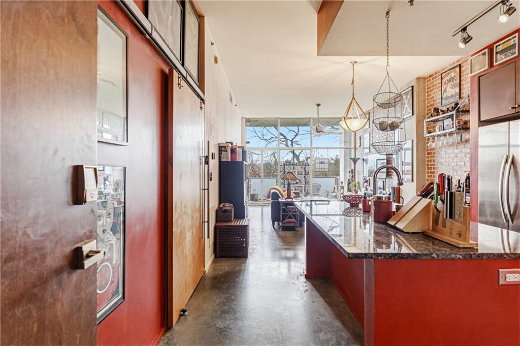 130 Arizona Ave NE 305