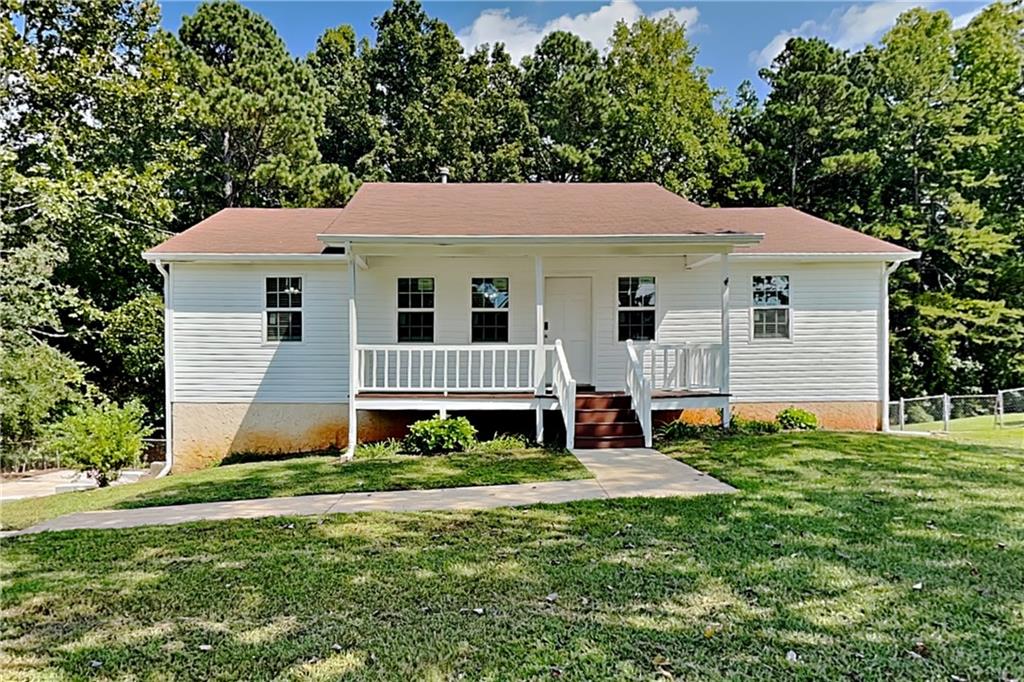 Charming 3 beds, 2 baths, 1,265 sqft home in Dallas! Open kitchen concept with updated counters and a spacious living room. Primary suite with attached bathroom. Spacious backyard, great for gatherings! Pets accepted on a case by case basis. Additional admin fees apply. The Fireplace is decorative. Schedule your showing today! This home is as-is.
This home may be located within a Homeowners Association (HOA) community. If so, residents will be responsible for adhering to all HOA rules and regulations. Please contact your agent or landlord's agent for more information.