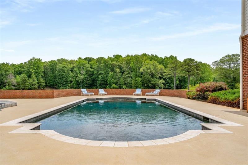 833 Hines Road