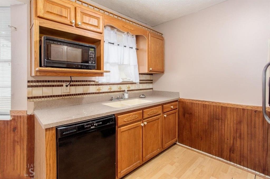 602 PINE TREE Trail