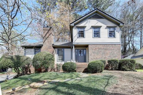 Homes For Sale - 305 Seventeenth Fairway<br/> Roswell, GA 30076