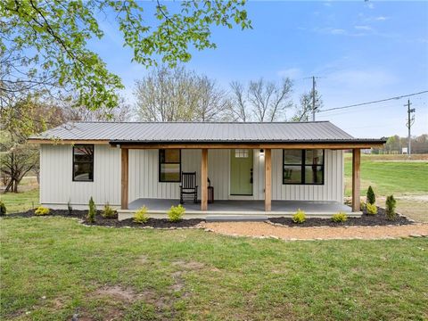 Homes For Sale - 401 Wilbanks Street<br/> Baldwin, GA 30511