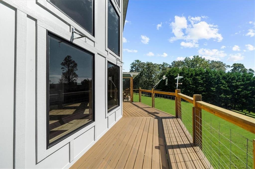 Lake Lanier w/ Acreage + Dock - Residential