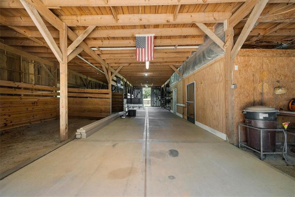 Lake Lanier w/ Acreage + Dock - Residential