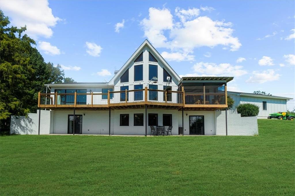 Lake Lanier w/ Acreage + Dock - Residential