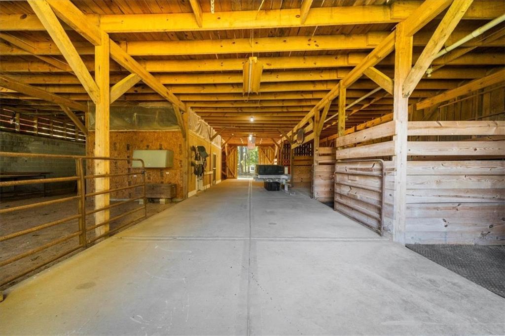 Lake Lanier w/ Acreage + Dock - Residential