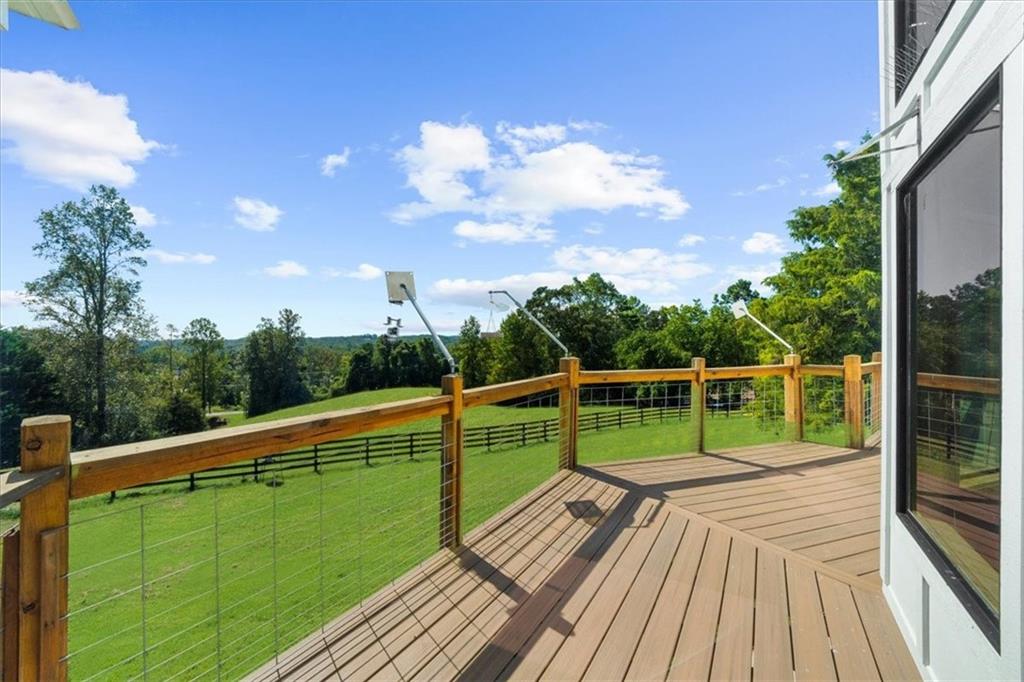 Lake Lanier w/ Acreage + Dock - Residential