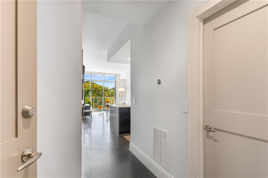 905 Juniper Street NE 704