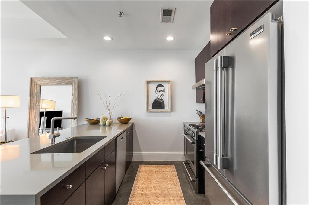 905 Juniper Street NE 704