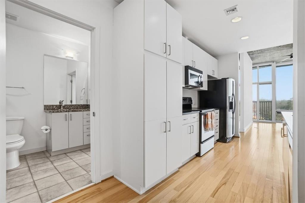 943 Peachtree Street NE 716