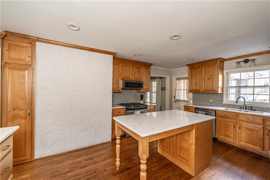 227 W Lakeshore Drive SE