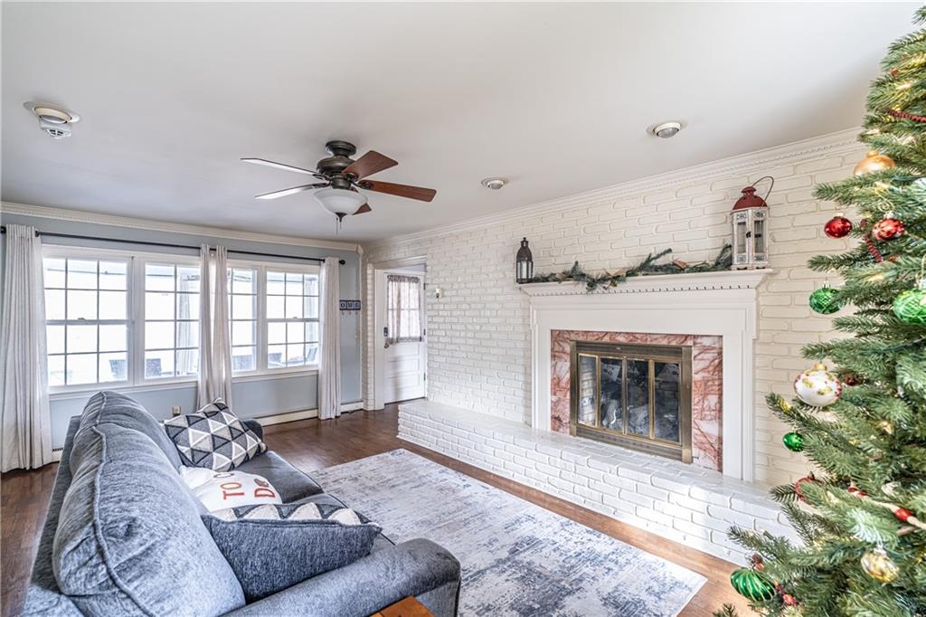 227 W Lakeshore Drive SE