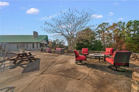 A home in Adairsville