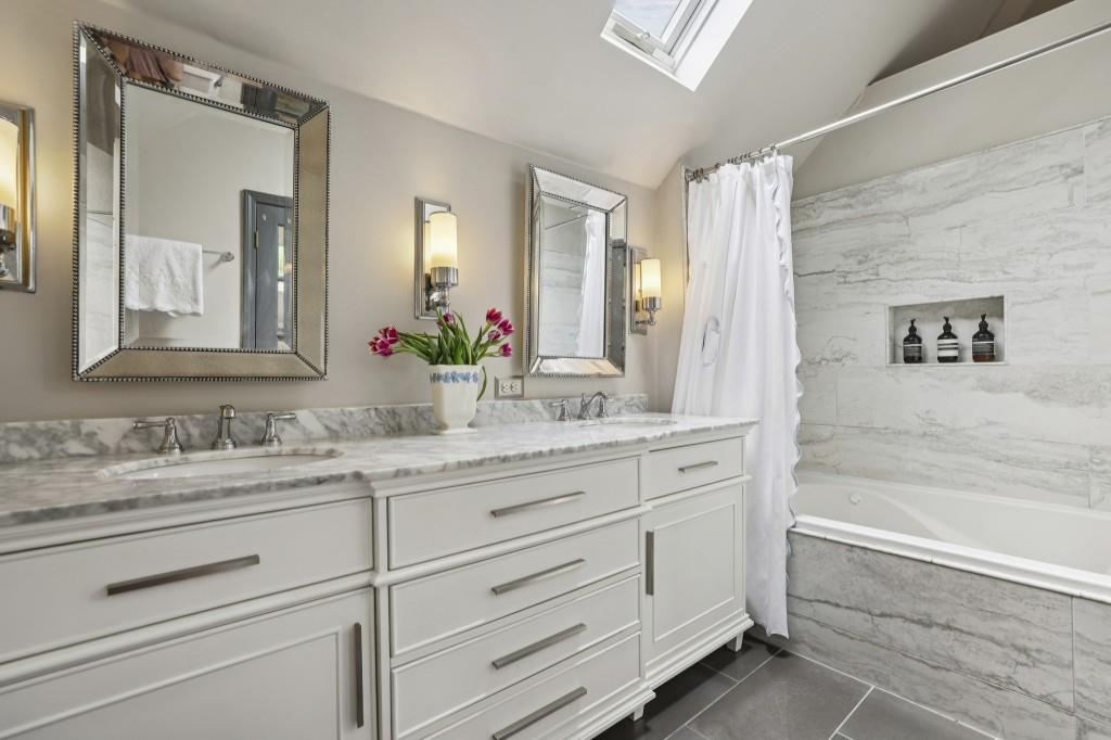 309 Pavillion Street SE