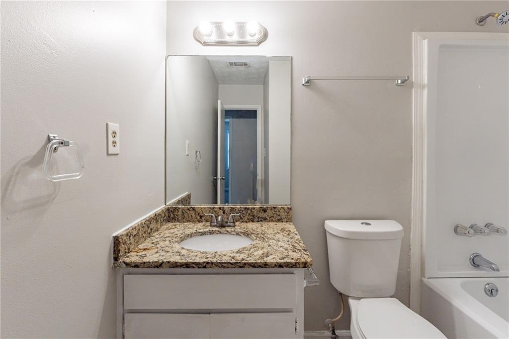5326 Rocky Pine Drive, Lithonia, Georgia image 8