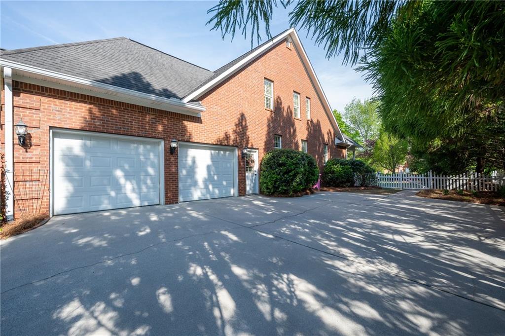 203 Laurel Creek Road SE