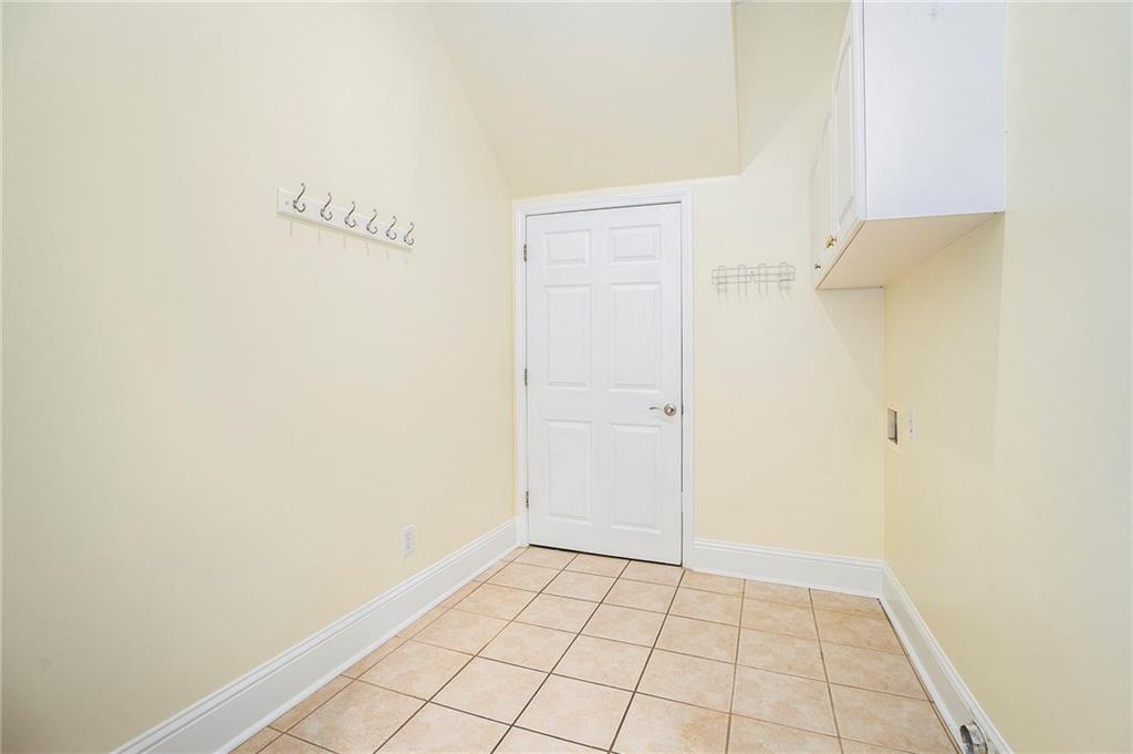 5732 Falls View Drive, Buford, Georgia image 22