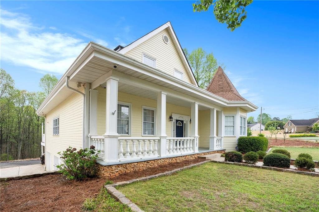5732 Falls View Drive, Buford, Georgia image 2