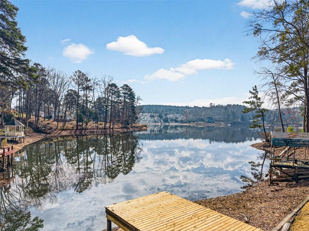 2439 Lakeshore Drive NE