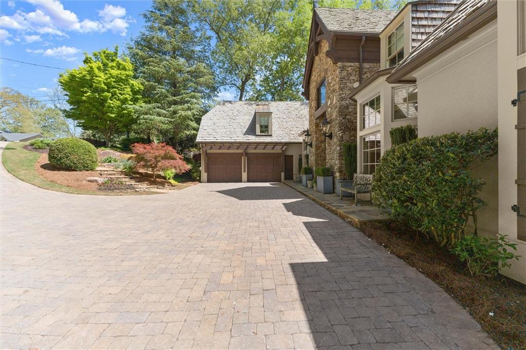 581 Pine Valley Road SE