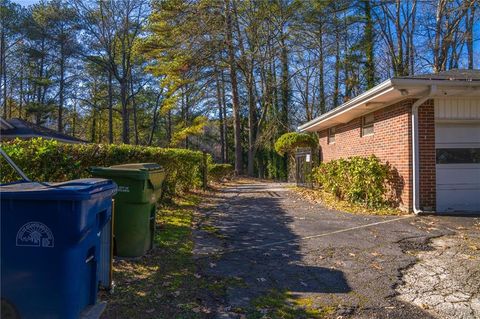 Single Family Residence in Atlanta GA 129 W Lake Ave NW Ave 4.jpg