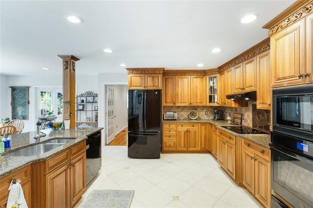2932 CHESHIRE Drive