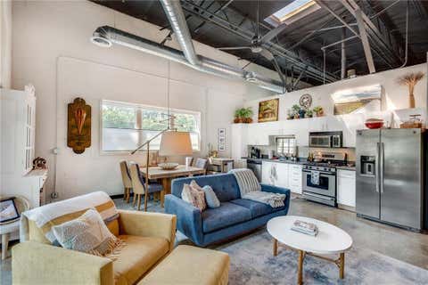 Condo For Rent - 5200 Peachtree Road #1101<br/> Atlanta, GA 30341
