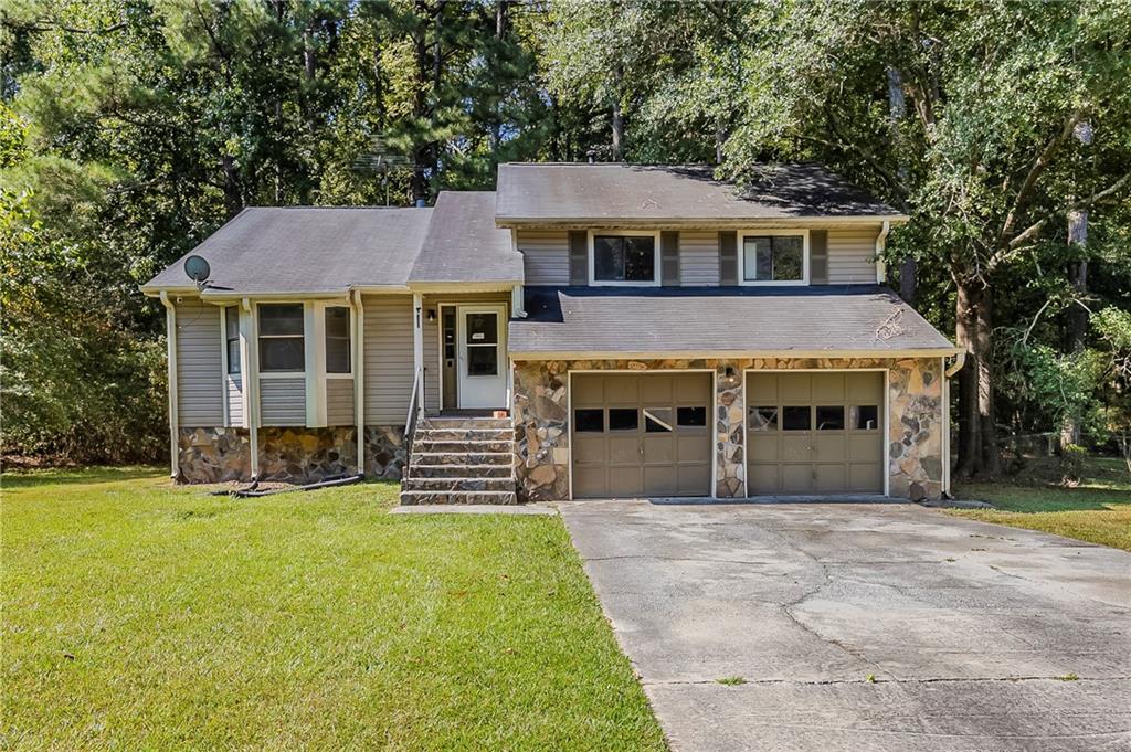 Welcome to this spacious split-level home in the Hallie Hills community. Offering multiple bedrooms, generous living areas, and a private yard, this property provides plenty of room to relax and entertain. Conveniently located near schools, shopping, and major highways, it combines comfort and accessibility in a desirable setting.