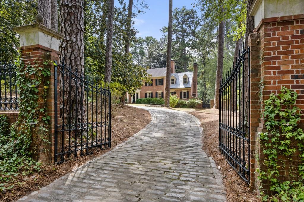 1790 Garraux Road, Atlanta, Georgia image 2