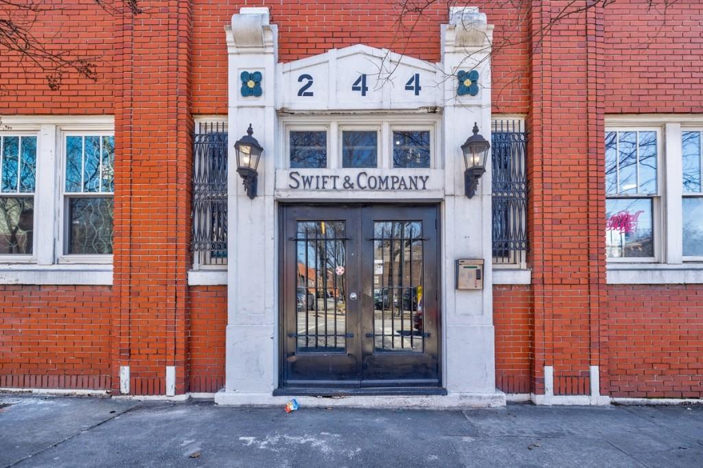 244 Peters Street 23