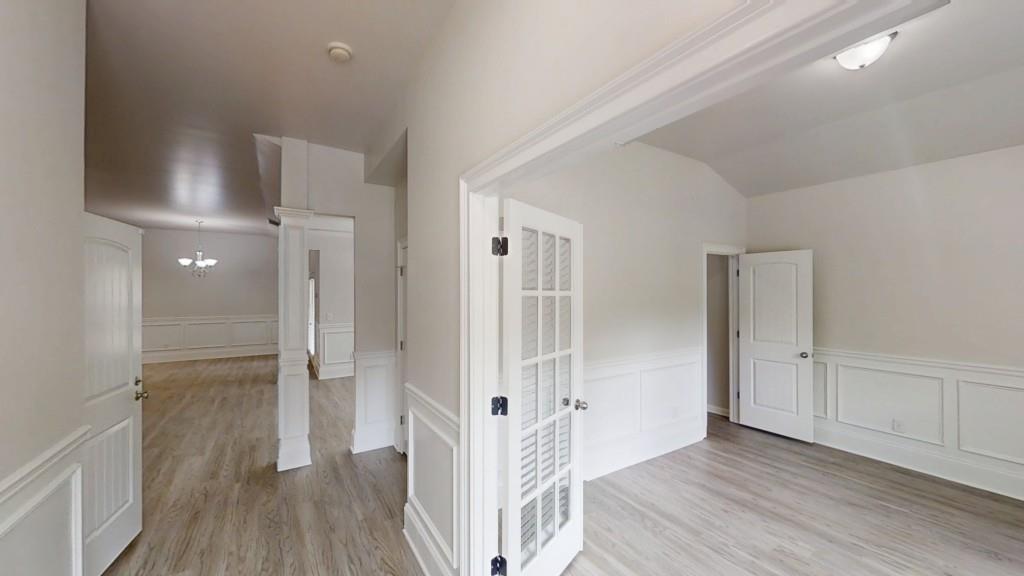 900 Ellesmere Point