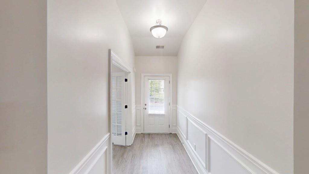 900 Ellesmere Point