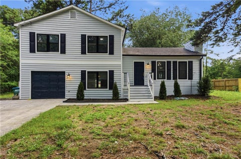 Homes For Sale - 2857 Cherokee Cove<br/> Stone Mountain, GA 30087