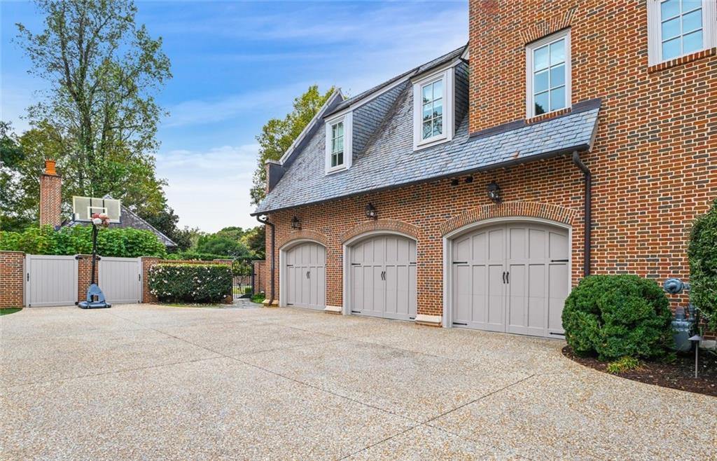 369 Pine Tree Drive NE