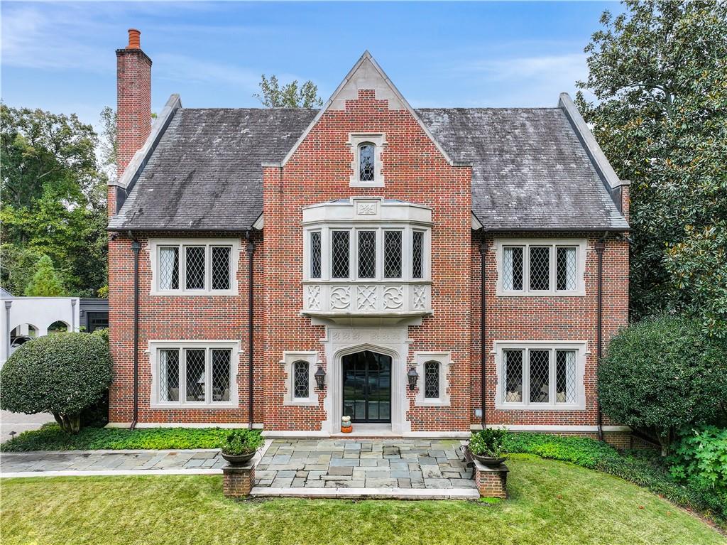 369 Pine Tree Drive NE