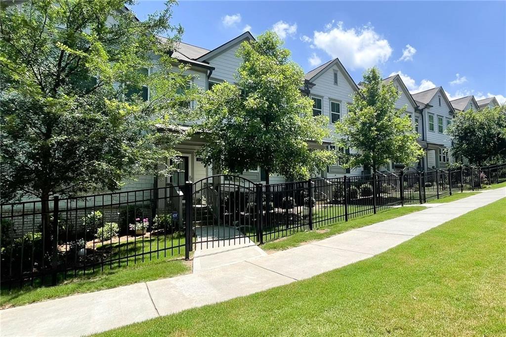 Towne Lake Hills Townhomes - Residential
