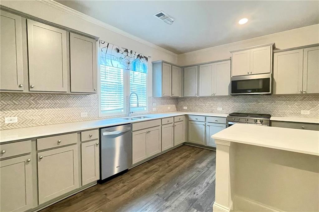 Towne Lake Hills Townhomes - Residential