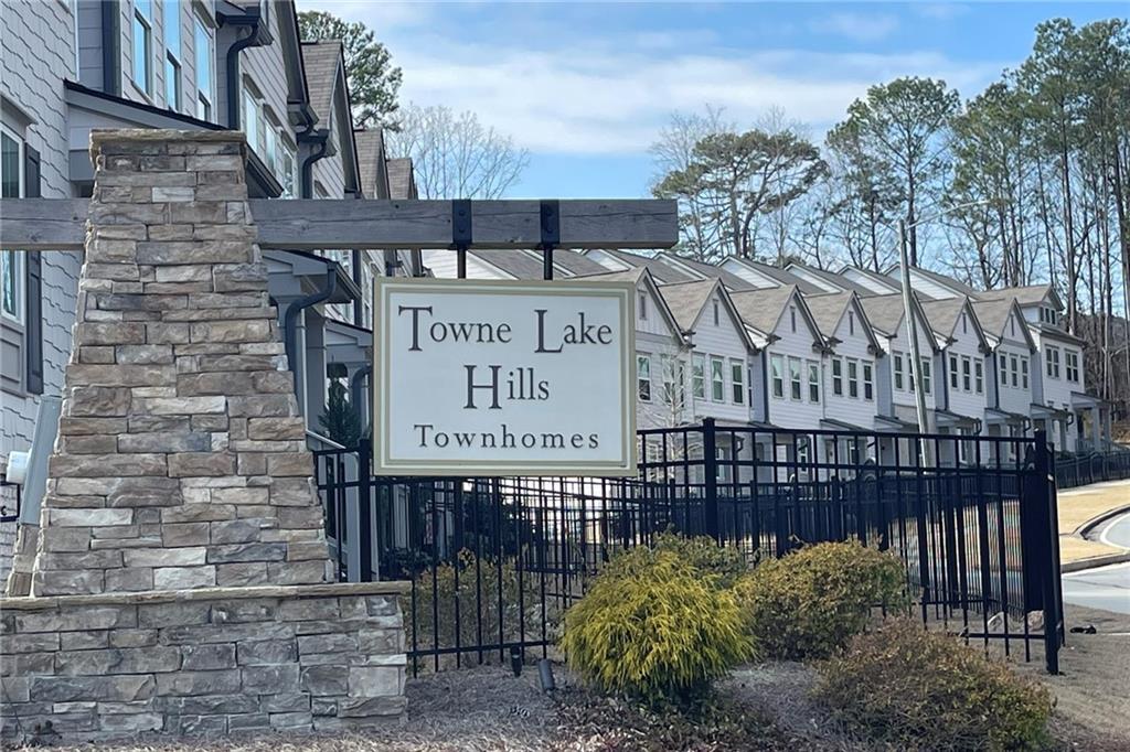 Towne Lake Hills Townhomes - Residential