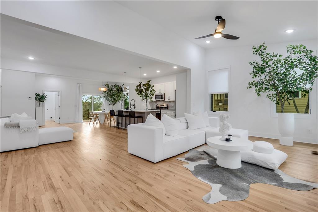 875 Center Hill Avenue NW