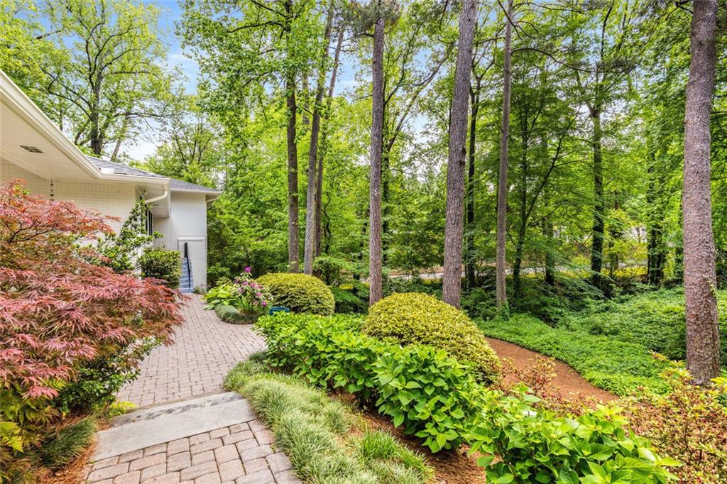 504 Kingswood Lane NW