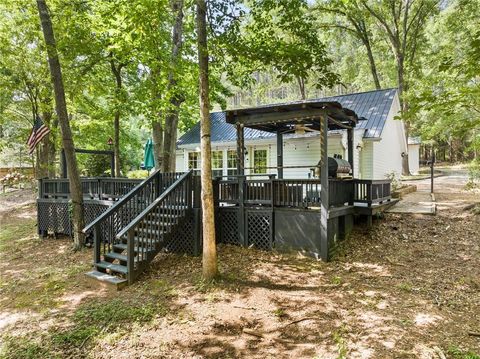 A home in Toccoa