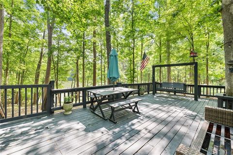 A home in Toccoa