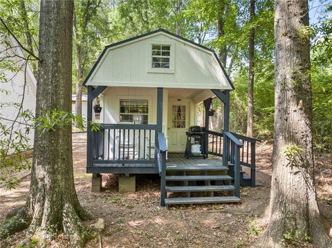 A home in Toccoa