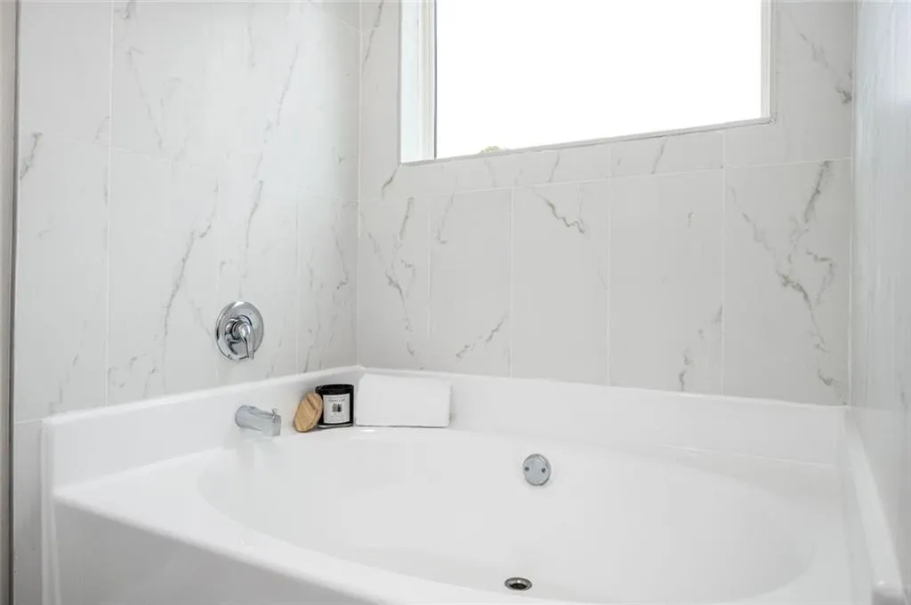 Decatur, Georgia 30035, United States, 4 Bedrooms Bedrooms, ,3 BathroomsBathrooms,Residential,Pending,236087