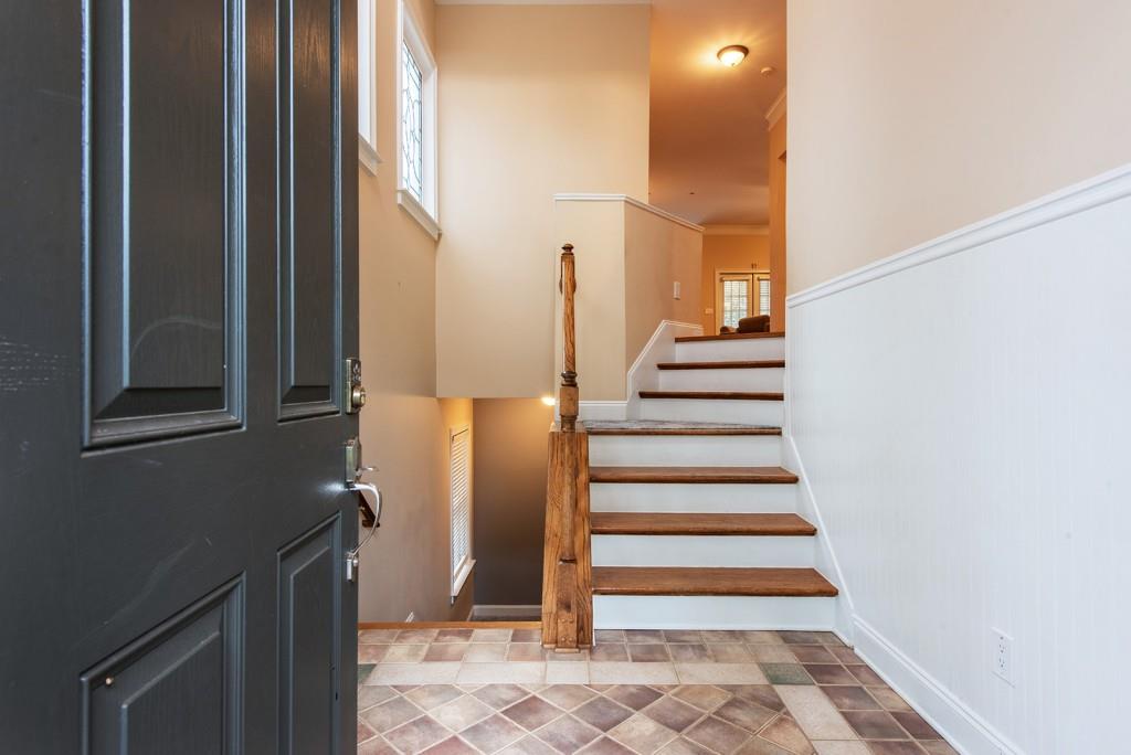 3028 Montclair Circle SE