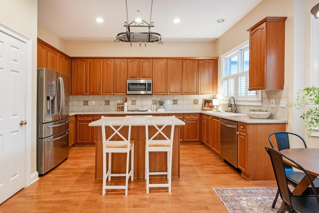 3028 Montclair Circle SE