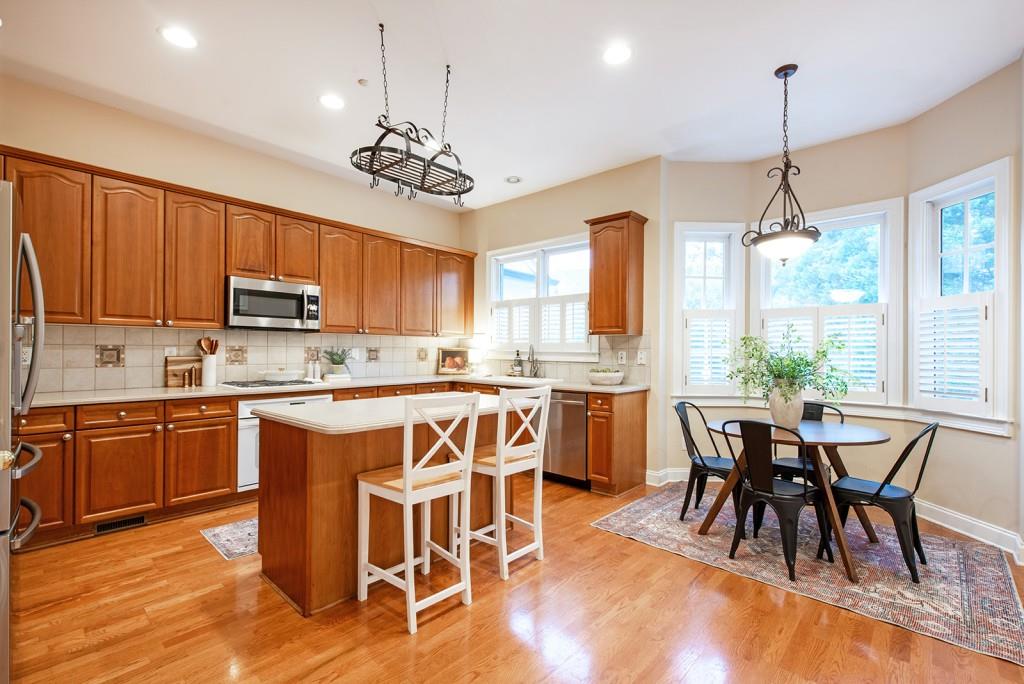 3028 Montclair Circle SE